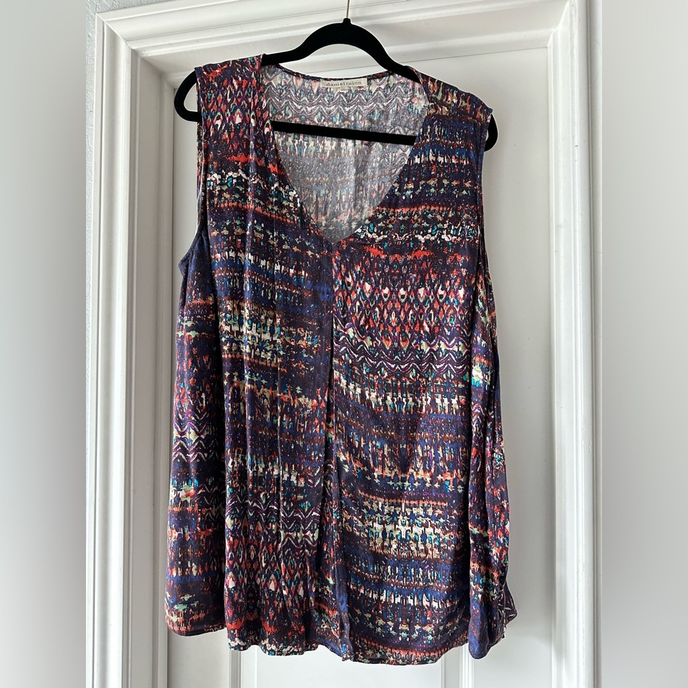 Women’s 2X sleeveless blouse